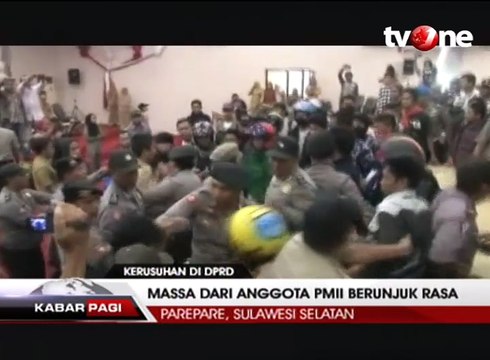 Unjuk Rasa PMII di Parepare Berakhir Ricuh