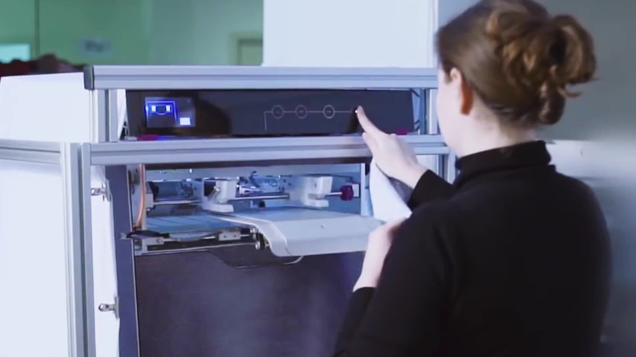 This Is A Laundry Folding Robot