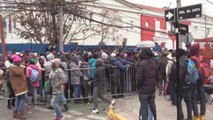 Cientos de haitianos protagonizan largas filas en Santiago para ser legales en Chile
