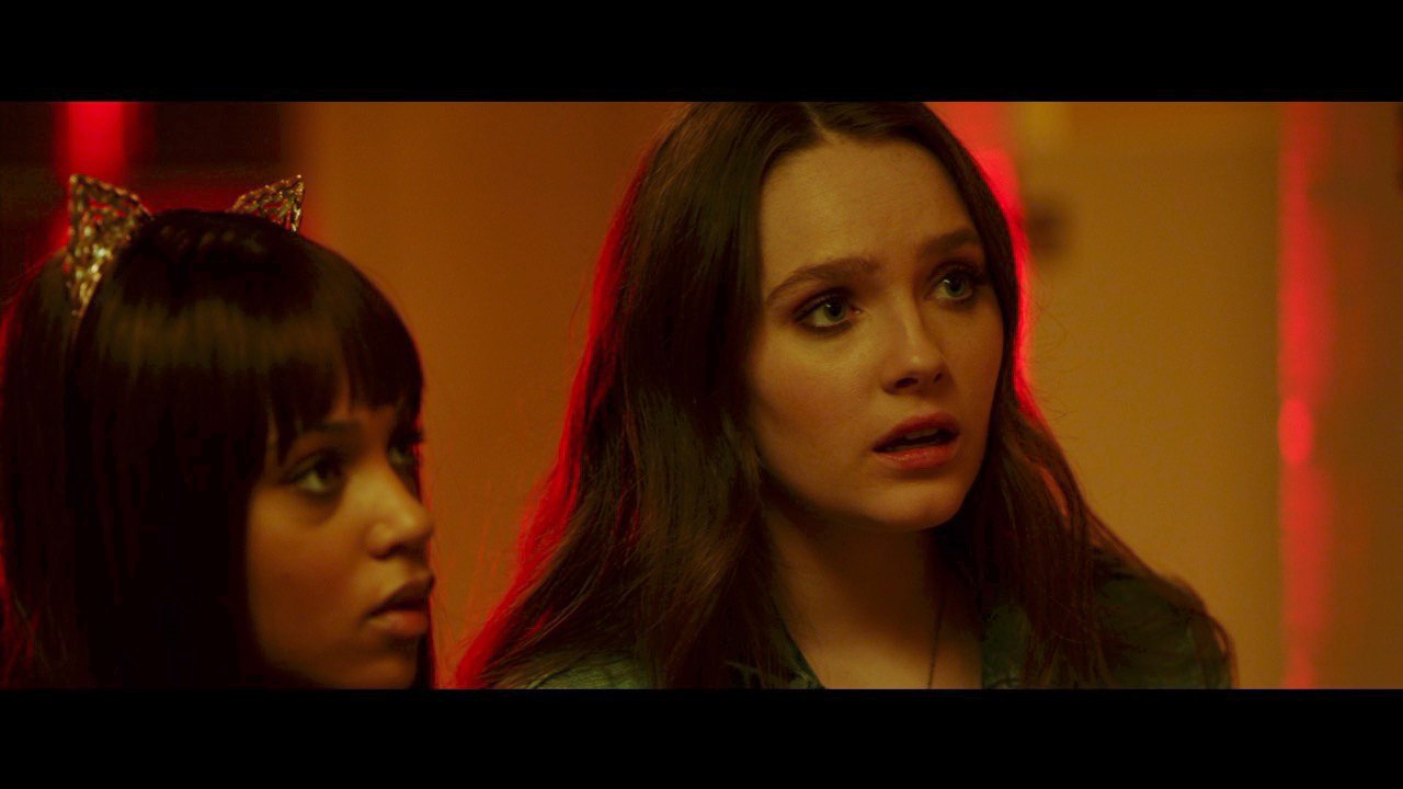 Amy Forsyth, Reign Edwards In 'Hell Fest' First Trailer