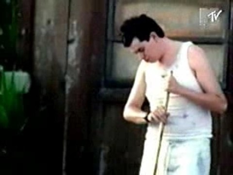 Pub - Humour - Renault Clio Mtv (Get Up Ahhhhh)