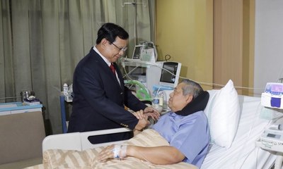 Prabowo Subianto Jenguk SBY di RSPAD