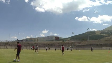 Elazığspor Takım Kaptanı Yiğit: "20 Gün Sonra Maçlar Başlayacak ve Kamp Yapacak Eşyamız Yok"