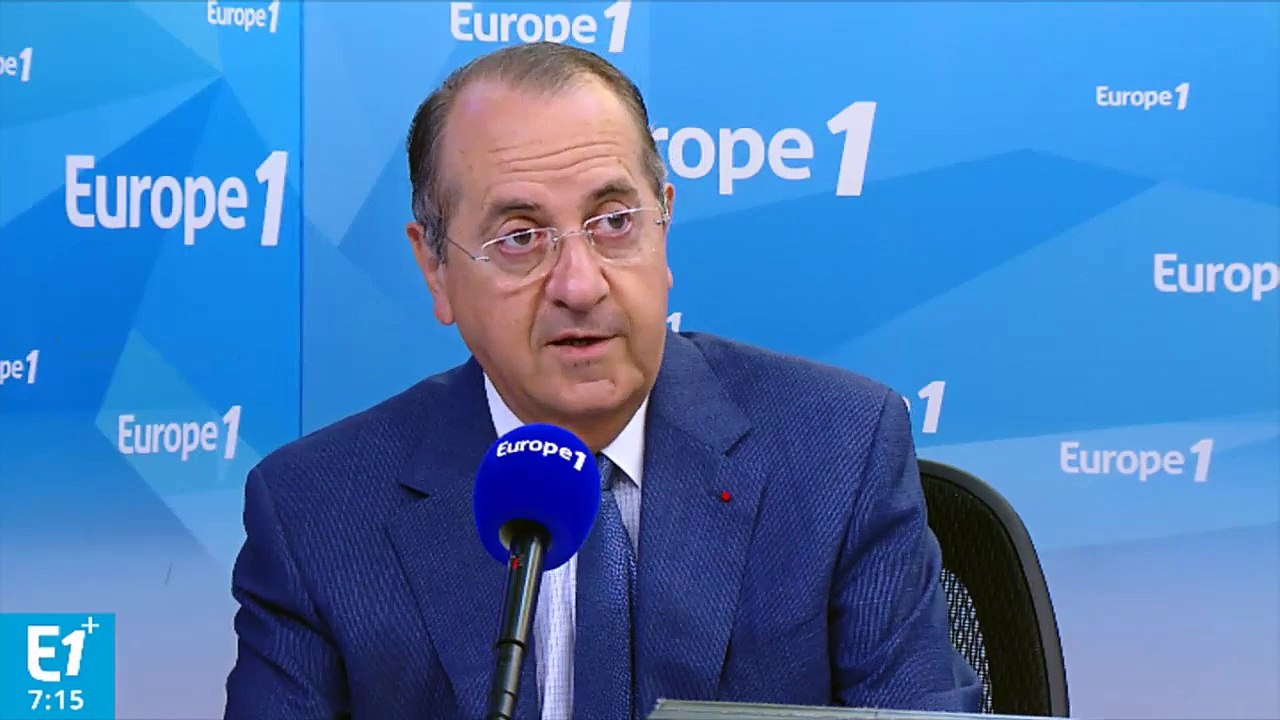 Les Bleus sur les Champs-Élysées : "Un bus qui roule à 6 km/h ne va pas particulièrement vite"