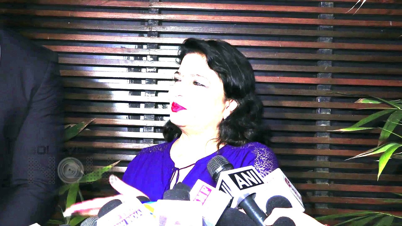Madhu Chopra Gets ANGRY On A Reporter Over Nick Jonas Priyanka Chopra Affair