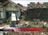 Banjir Bandang Garut Sisakan Lumpur di Rumah Warga