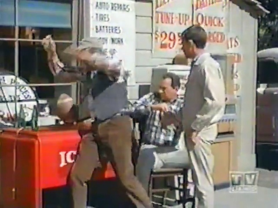 Mayberry RFD - S02E15 - Emmett Takes a Fall