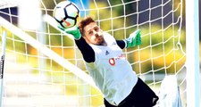 Beşiktaş Kalecisi Fabri'ye Gelen Teklif, Yönetimi İkiye Böldü