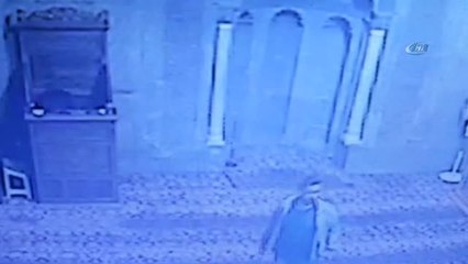 Camiye Girdi, Mikrofonu Böyle Çaldı...8 Camide İmamların Mikrofonunu Çalan Hırsız Yakalandı