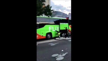 Des jeunes ont profité de la victoire de la France pour piller les soutes d'un bus