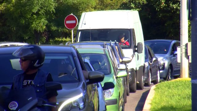 Les réactions des automobilistes dans les bouchons à Martigues.
