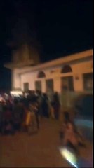 Du jamais vu ! Un "sabar" devant la porte d'une Mosquée