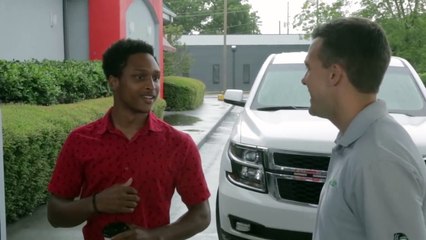 فيديو تعطلت سيارته فذهب لعمله مشياً وكانت المفاجأة