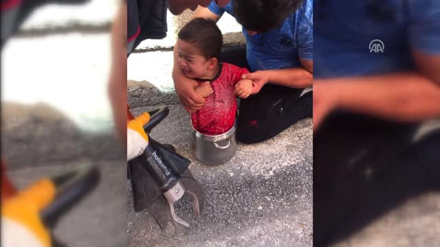 Düdüklü Tencereye Sıkışan 2 Yaşındaki Çocuğu İtfaiye Kurtardı