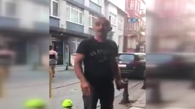 Kadıköy'de Kadınları Taciz Eden Sapık, Engellemek İsteyenleri Dövdü! Anbean Kamerada