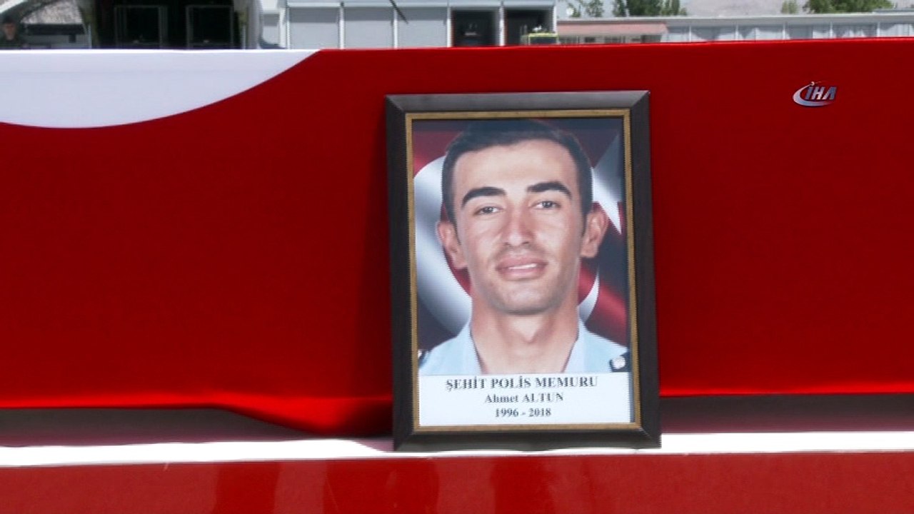 Şehit polis memuru dualarla memleketine uğurlandı