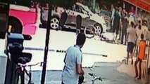 Genç kıza şehir magandası sokak ortasında saldırdı