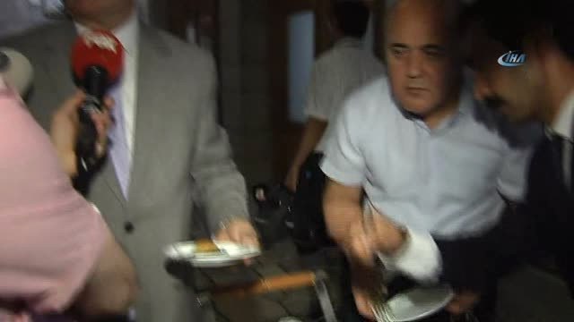 CHP İstanbul Milletvekili Mahmut Tanal Baklava Dağıttı