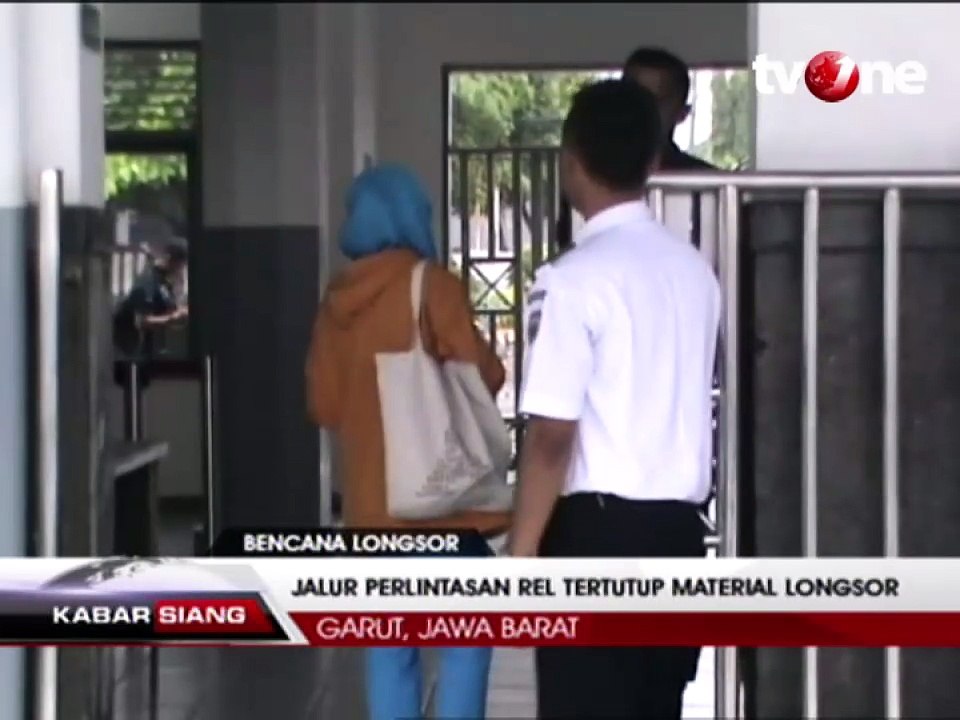 Bencana Longsor di Garut Tutup Jalur Perlintasan Kereta Api