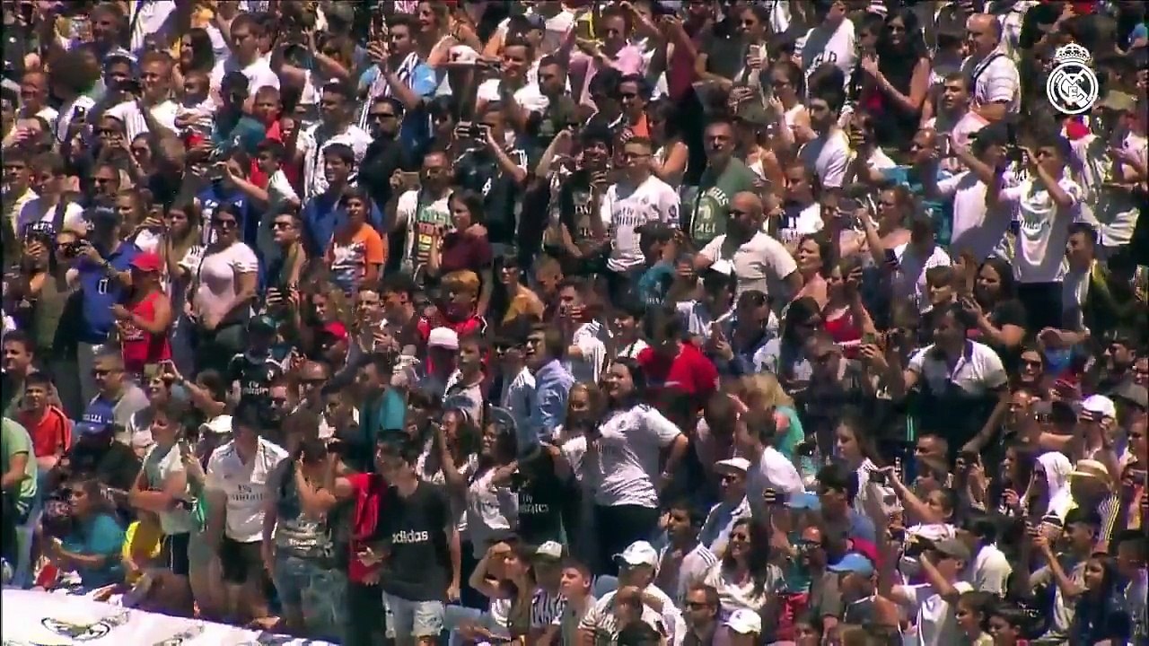 Álvaro Odriozola, presentado como nuevo jugador del Real Madrid
