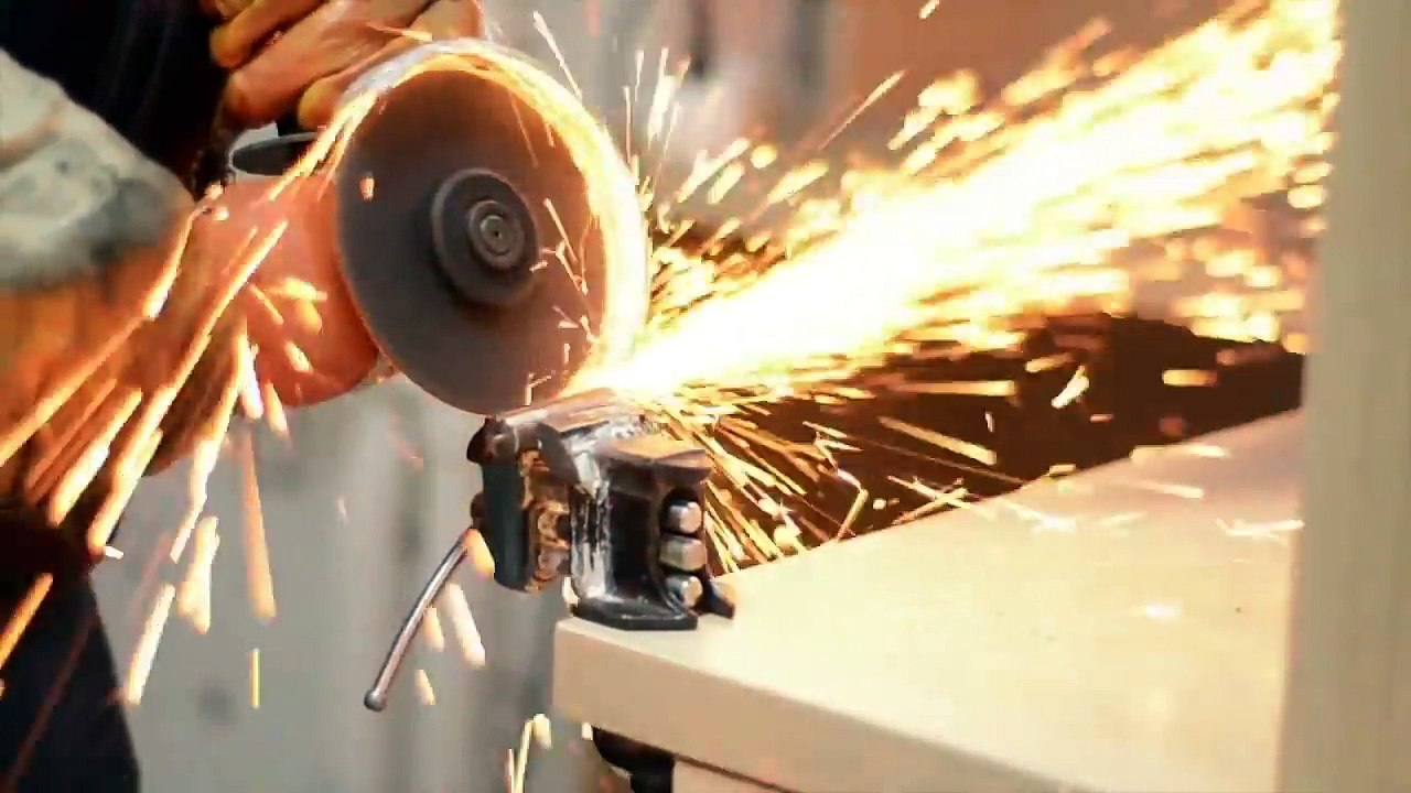 कार नही ये तो पूरी आर्मी है -- The Beast - America(720P_HD)