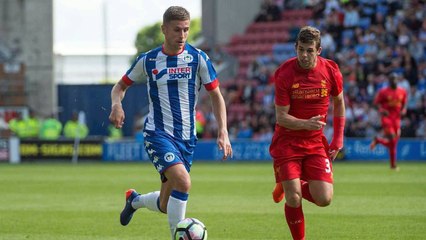 Calciatore segna due goal e si fa sostituire per vedere nascere il figlio - Notizie.it