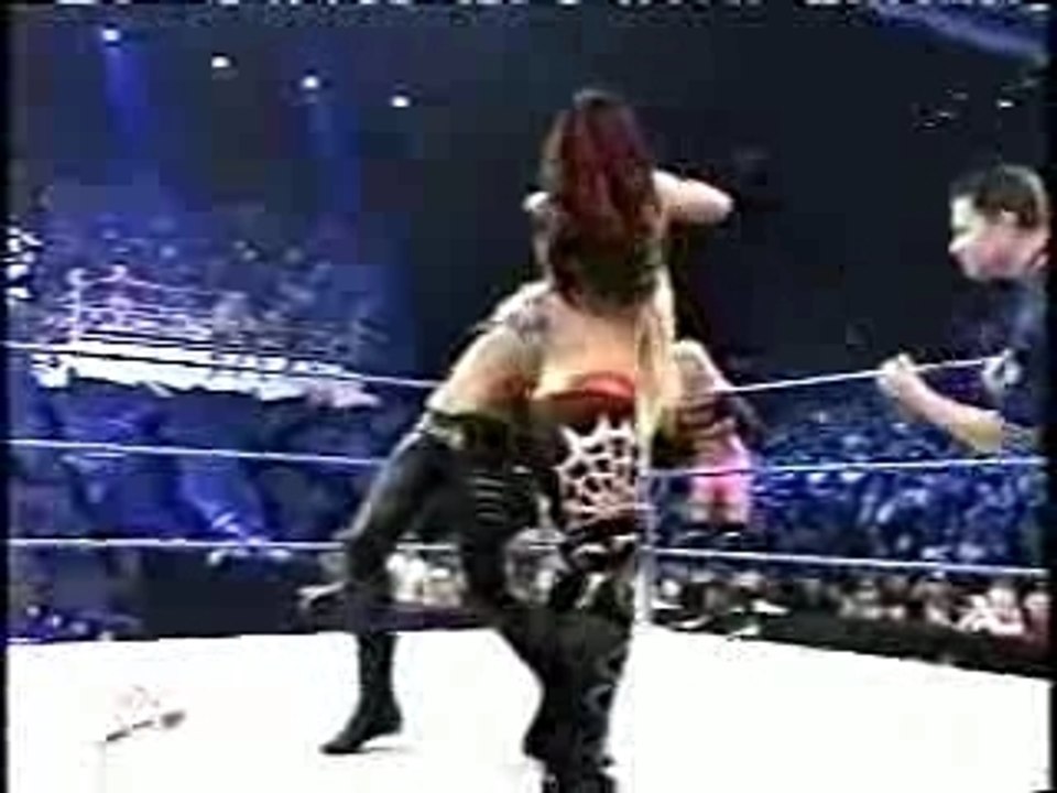 Michelle & Kelly vs Victoria & Layla