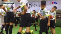 Taylandlı Futbol Ekibi İlk Defa Kameralar Karşısında