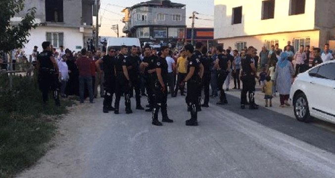 Kaçak Motosikletlinin Yakınları ile Polis Arasında Kavga: 3'ü Polis 4 Yaralı