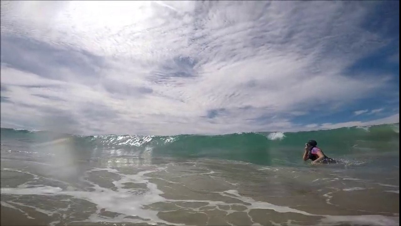 Il croise un requin alors qu'il se baigne avec sa fille