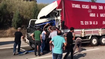 Mersin'de otoyolda kamyonlar çarpıştı: 2 yaralı