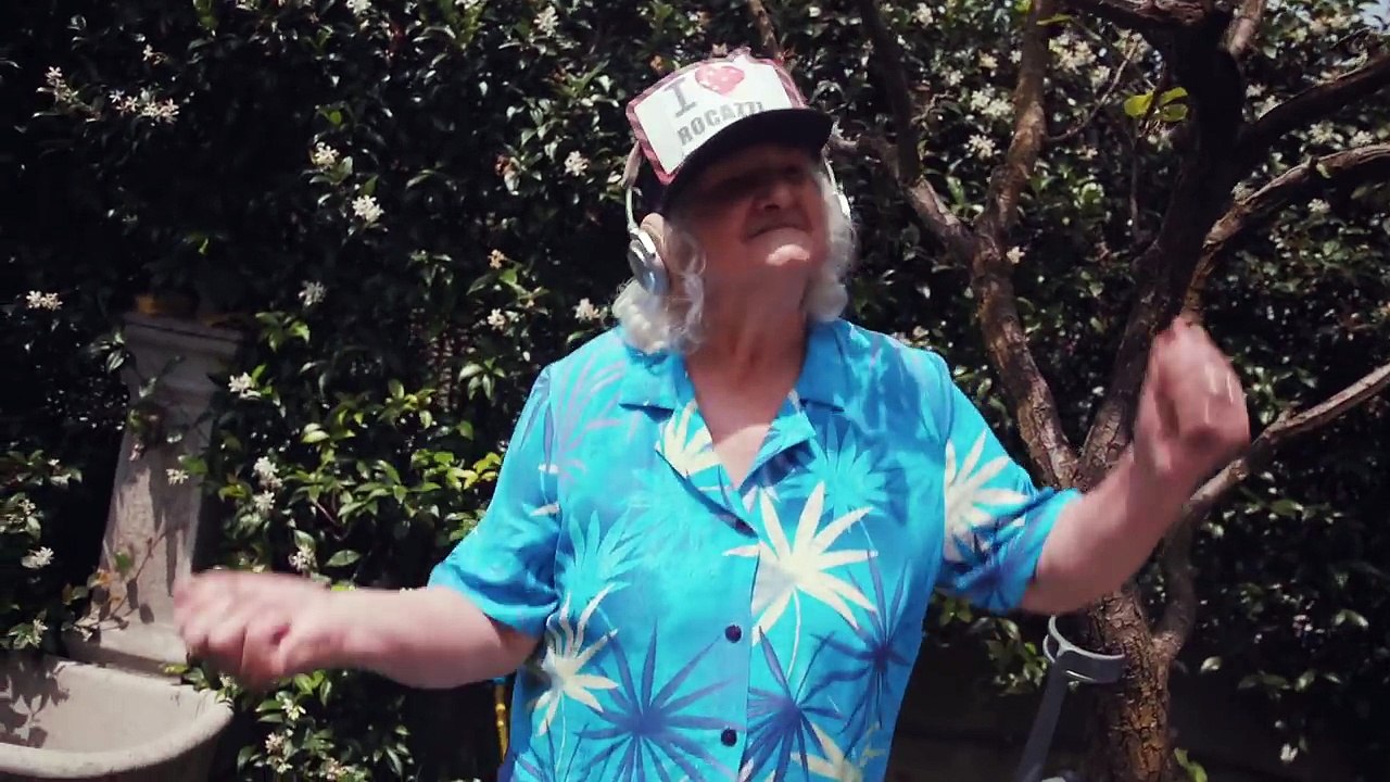 Gli effetti di rovazzi su mia nonna #3 - parodia faccio quello che voglio - ipantellas
