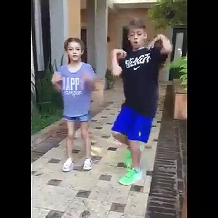 Filhos De William Levy dançando