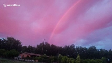 Filmer captures rare red rainbow over the sky in Arizona