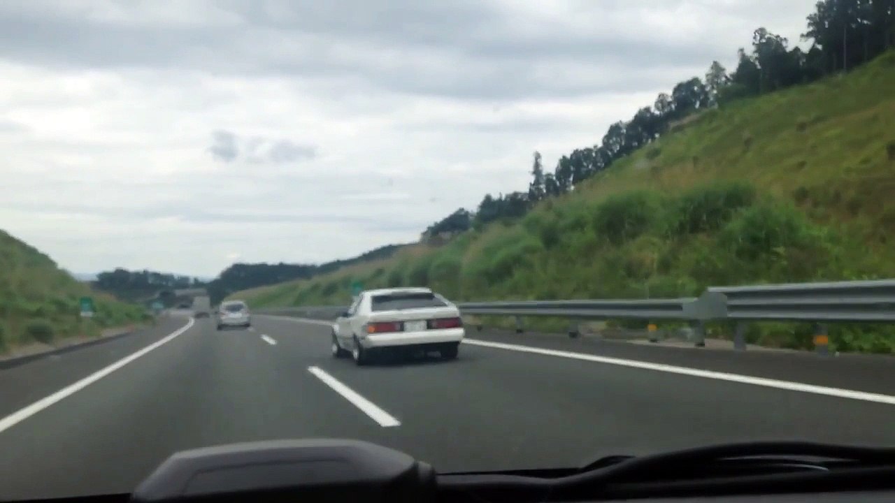 セリカXX　高速走行　後ろから見てもかっこいい