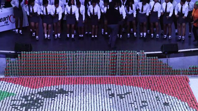 Une mosaïque géante de cannettes en hommage à Nelson Mandela