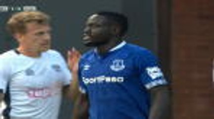 Download Video: Fourth time lucky! Niasse hits post three times before scoring Everton equaliser