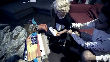 SCARY CLOWN SHOWER PRANK ON MY GIRLFRIEND!!