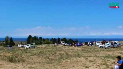VIDÉO: L'aigle a attaqué une fille de 8 ans pendant le festival