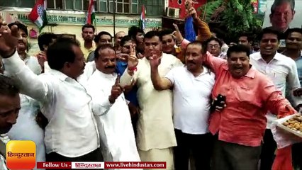 कांग्रेसियों ने हरीश रावत को राष्ट्रीय महासचिव मनोनीत होने पर बांटी मिठाइयां