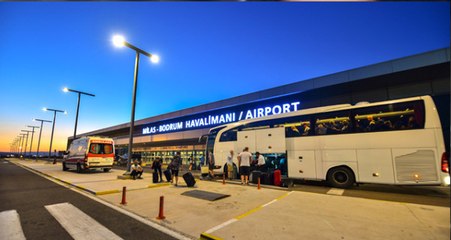 Akılalmaz Olay! 22 Aylık Bebek, Havalimanının 3. Katından Düşerek Ağır Yalandı