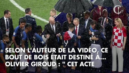 VIDEO. Coupe du Monde 2018 : les Bleus visés par un projectile lors de la remontée des Champs-Elysées