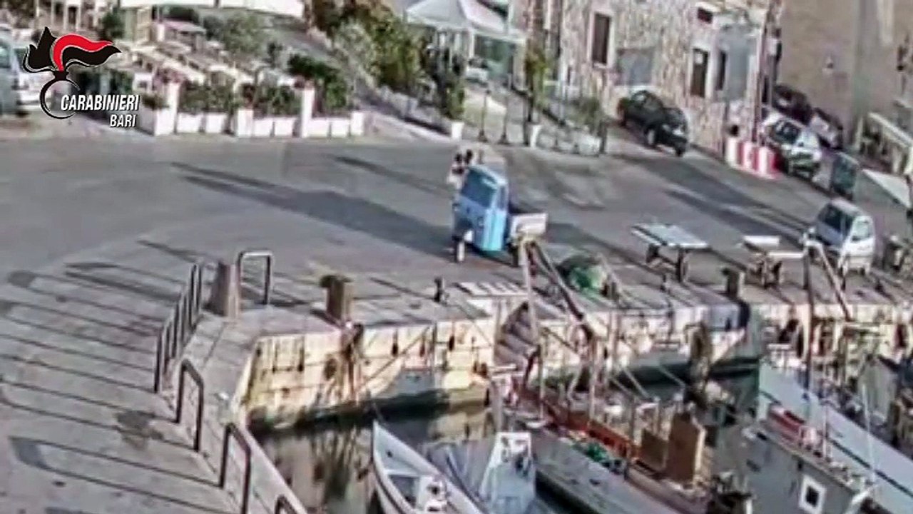 Tentato omicidio al Molo Santa Lucia di Trani: spara due colpi di pistola al suo ex titolare