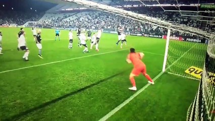 Corinthians keeper Cássio with sensational double save vs Botafogo!