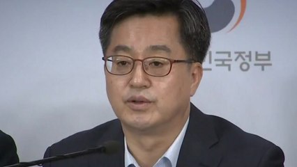 "정치공세" vs "경제파탄"...연일 최저임금 공방 / YTN