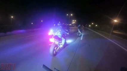 Télécharger la video: Street Bike VS Cops Biker RUNNING From POLICE CHASE Motorcycle MESSING With COP Riding WHEELIE 2016