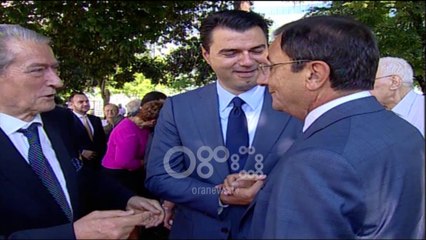 Ora News - Ruli s'është dakord me konstatimin e Berishës, ndan një përqafim me Bashën