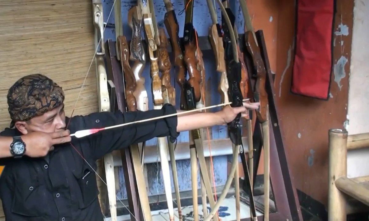 Limbah Kayu & Bambu Jadi Kerajinan Alat Panah