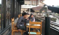 Makan Sambil Menikmati Pemandangan Kota Bandung