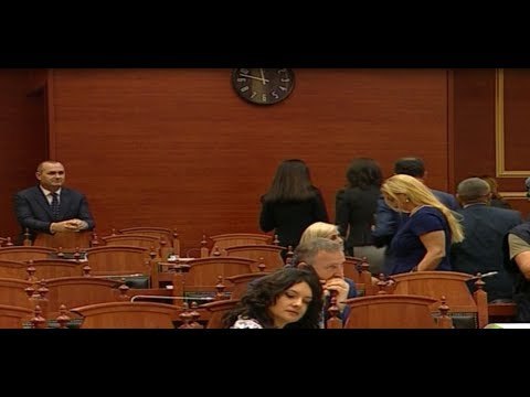 Ora News - Opozita lë Kuvendin, kodi rrugor dhe ligji për magjistraturën shtyhen për të hënën